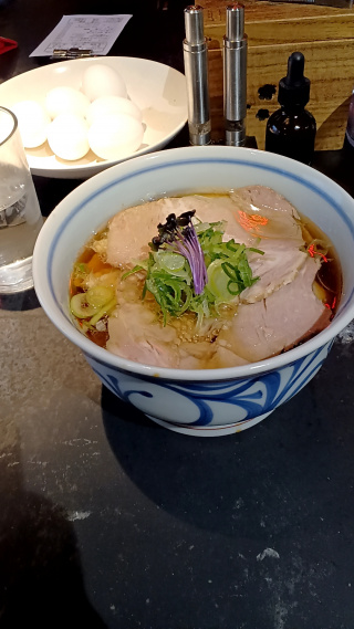 つ